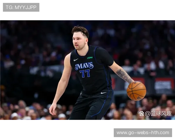 东契奇连续运球摆脱防守轻松得手,独行侠全面开战