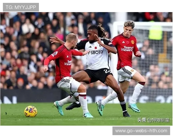 曼联攻势越来越有章法：从边路到中路的协同进化